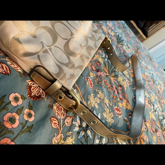 Coach Crossbody Purse - Picture 13 of 15